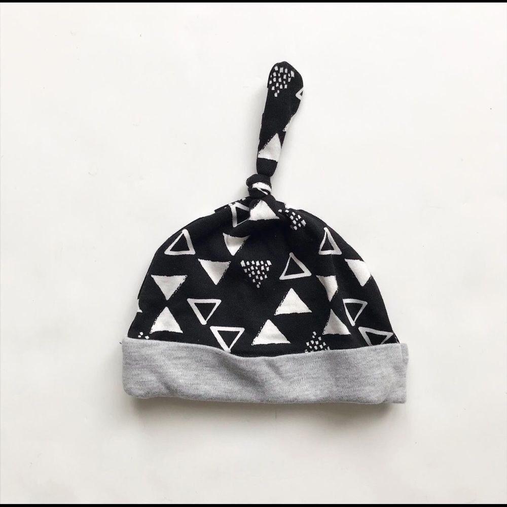 Miniville  geometric knit beanie EUC 24 months